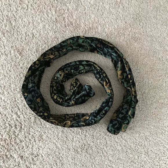 🌼 🌻 🌸 Beautiful Green, Gold & Black Velour Scarf - Picture 6 of 11